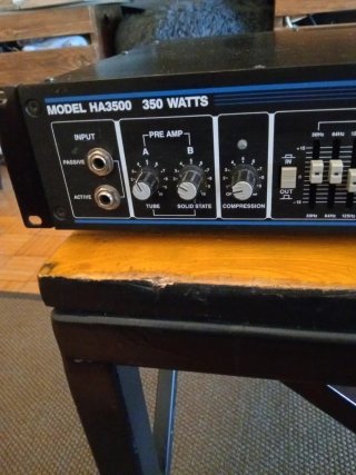 Hartke Systems HA3500 cabezal amplificador bajo