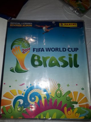 Álbumes panini llenos de varios mundiales