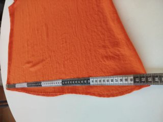 Preciosa blusa naranja con mangas de volante