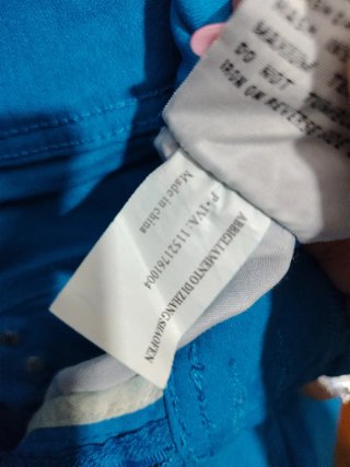 Pantalón azul talla 50 con cinturón mariposa