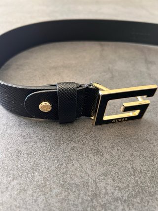Cintura Guess nera con fibbia G dorata