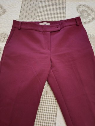Tailleur bordeaux con bottoni dorati