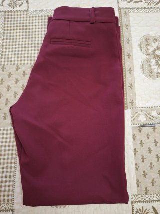 Tailleur bordeaux con bottoni dorati