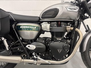 TRIUMPH BONNEVILLE T100