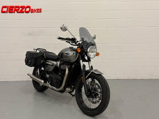 TRIUMPH BONNEVILLE T100