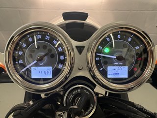 TRIUMPH BONNEVILLE T100