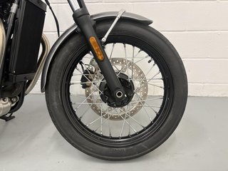 TRIUMPH BONNEVILLE T100