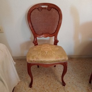 Silla de salón con asiento tapizado