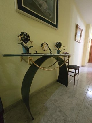 Muebles de madera y mármol