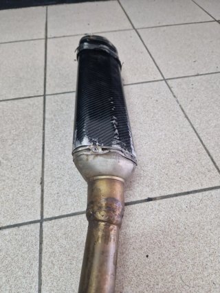 Escape para Scooter Fibra de Carbono