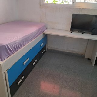 Cama infantil con escritorio y cajones