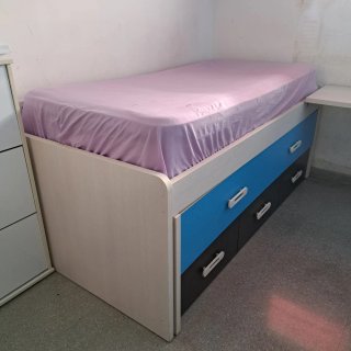 Cama infantil con escritorio y cajones
