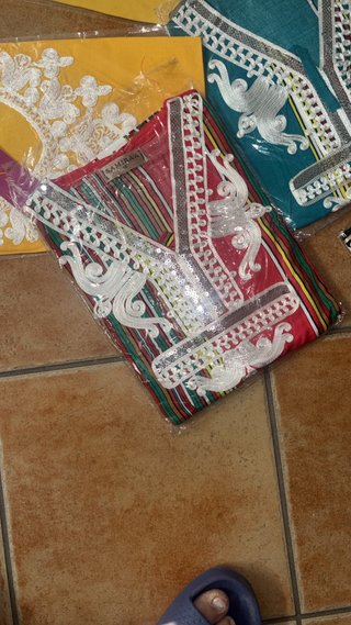 Ropa de niña bordada