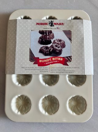 Molde Nordic Ware Bundt Bites Baking Pan
