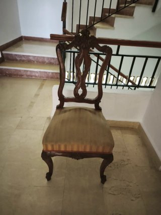 Mesa y 6 sillas nogal macizo antiguas