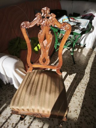 Mesa y 6 sillas nogal macizo antiguas