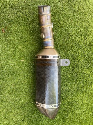 Akrapovic Escape Carbono
