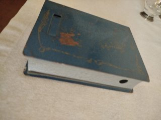 Salvadanaio vintage blu