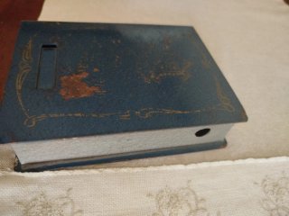 Salvadanaio vintage blu