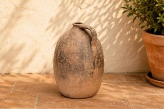 Cántaro de barro cocido con asa