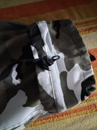 Pantalón militar camuflaje verde y blanco