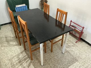 Mesa y 4 Sillas Comedor