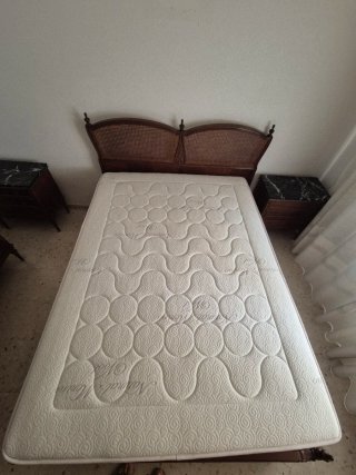 Cama de matrimonio madera y ratán