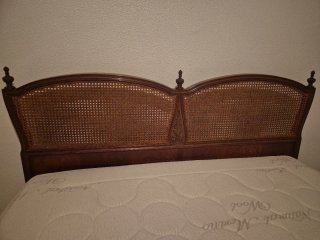Cama de matrimonio madera y ratán