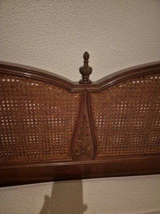 Cama de matrimonio madera y ratán