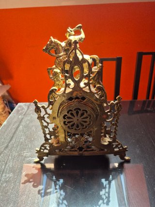 Reloj de Bronce con Figura Ecuestre