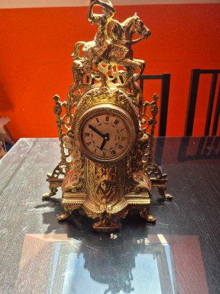 Reloj de Bronce con Figura Ecuestre