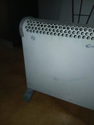 Radiatore elettrico bianco e grigio
