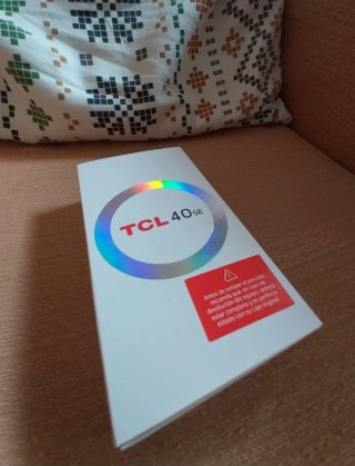 TCL 40 SE
