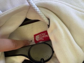 Sudadera The North Face Blanca y Roja