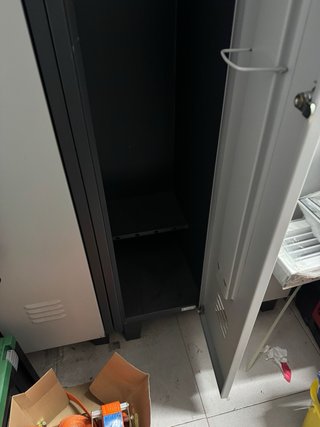 Taquillas metálicas grises a recoger en Terassa
