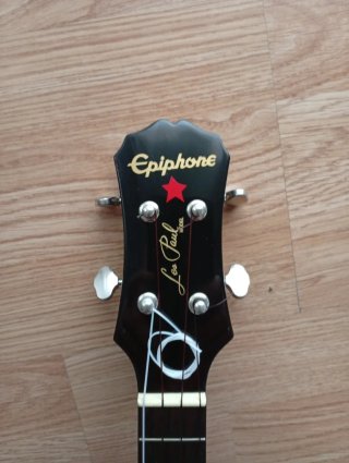 Ukulele Epiphone con custodia e accordatori Grover