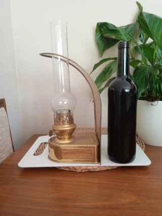Antiguo quinque o lampara de aceite muy diferente