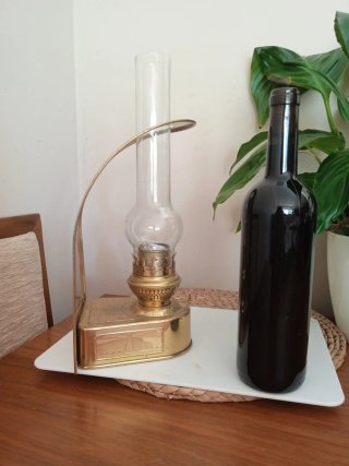 Antiguo quinque o lampara de aceite muy diferente