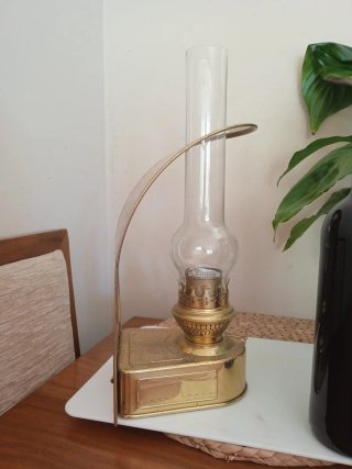 Antiguo quinque o lampara de aceite muy diferente