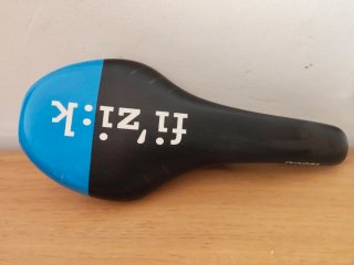 Sillín Fizik MTB Negro/Azul