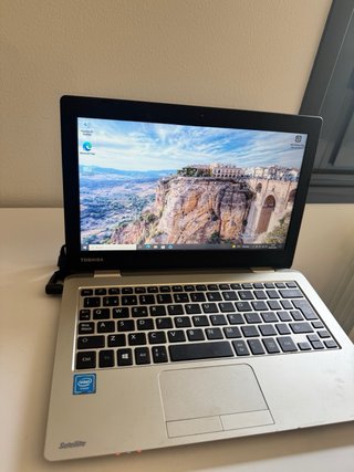 Portátil Toshiba Satellite L12C
