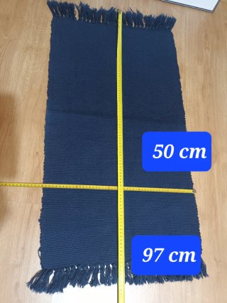 Alfombra azul con flecos