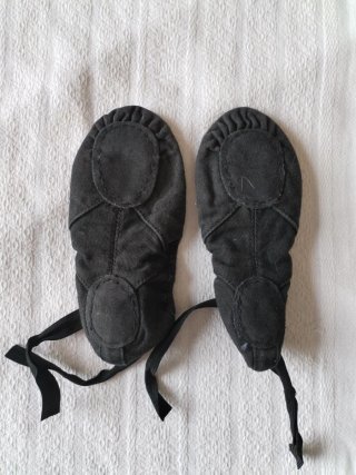 Ropa de ballet blanca y rosa
