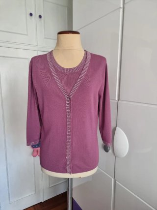 Conjunto chaqueta y jersey morado