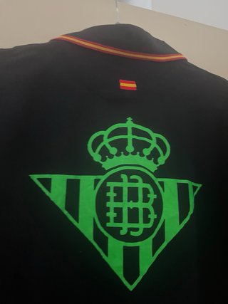 Polo Betis Negro con Logo Verde