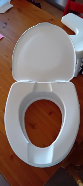Taburete ortopédico y adaptador WC