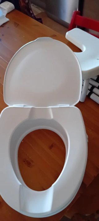 Taburete ortopédico y adaptador WC