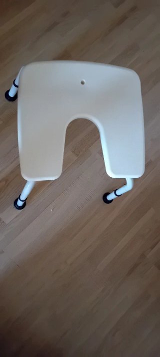 Taburete ortopédico y adaptador WC