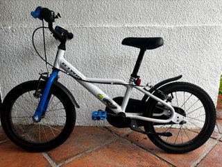 Bicicleta infantil B'TWIN blanca y azul