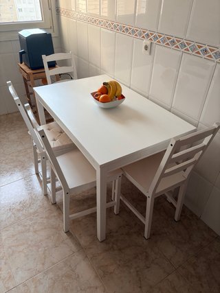 Tavolo e 4 sedie IKEA